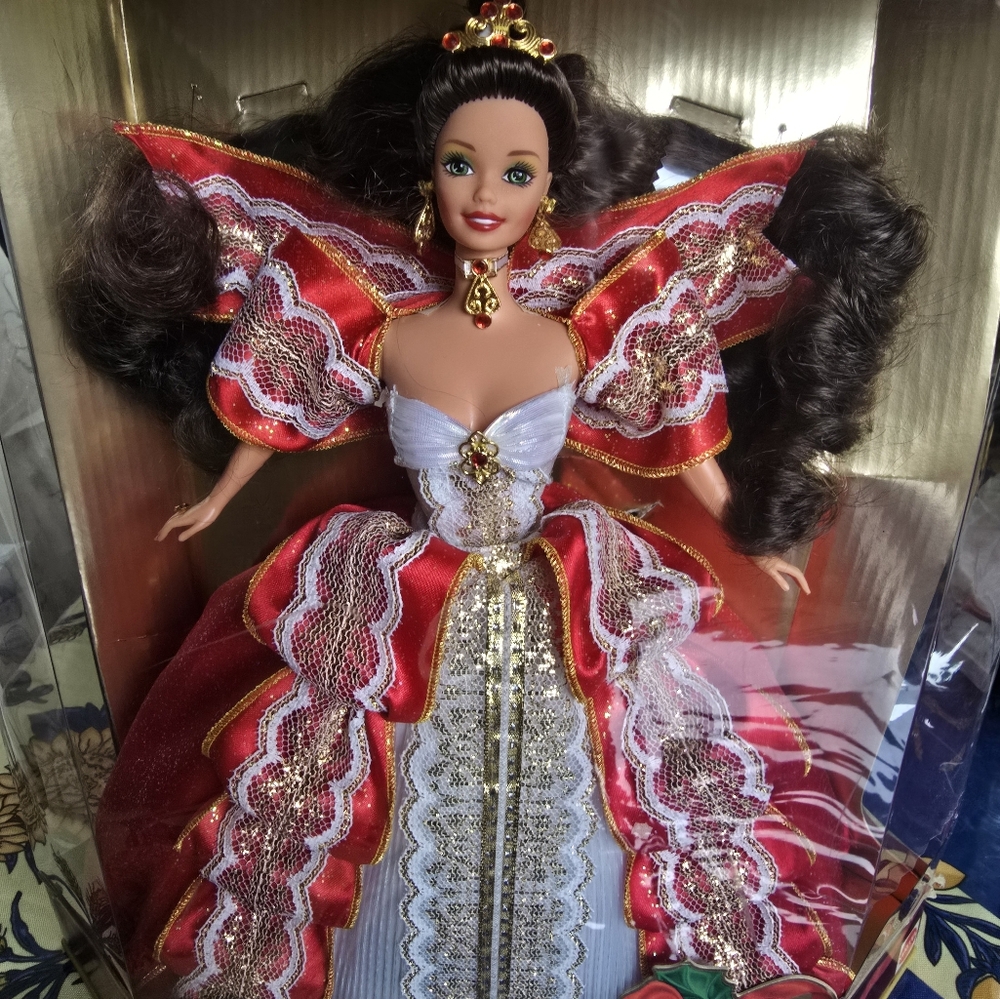 1997 Special Edition "10th Anniversary" Hsppy Holidays Green Eyed Barbie #17832